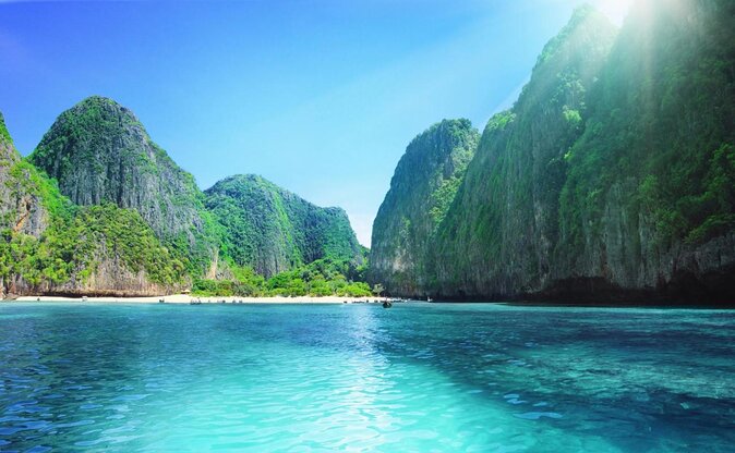Hype Yacht : VIP Tour Phi Phi Island & Maya Bay from Phuket - Key points at a glance