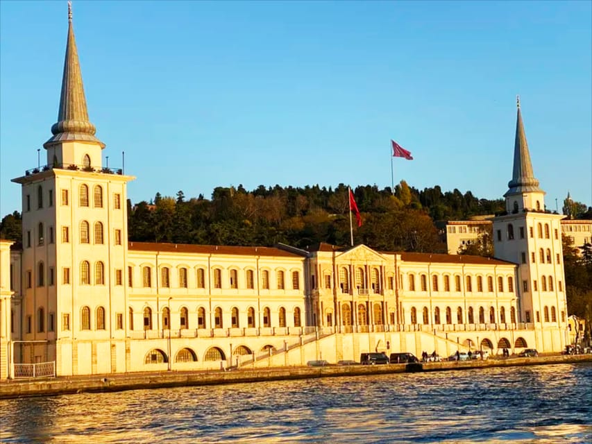 Istanbul: Bosphorus and Golden Horn Sunset Yacht Cruise - Guide quality and the value of commentary
