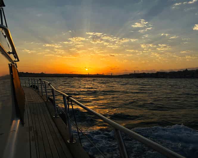 Istanbul: Bosphorus and Golden Horn Sunset Yacht Cruise - Why sunset is the right time on the Bosphorus