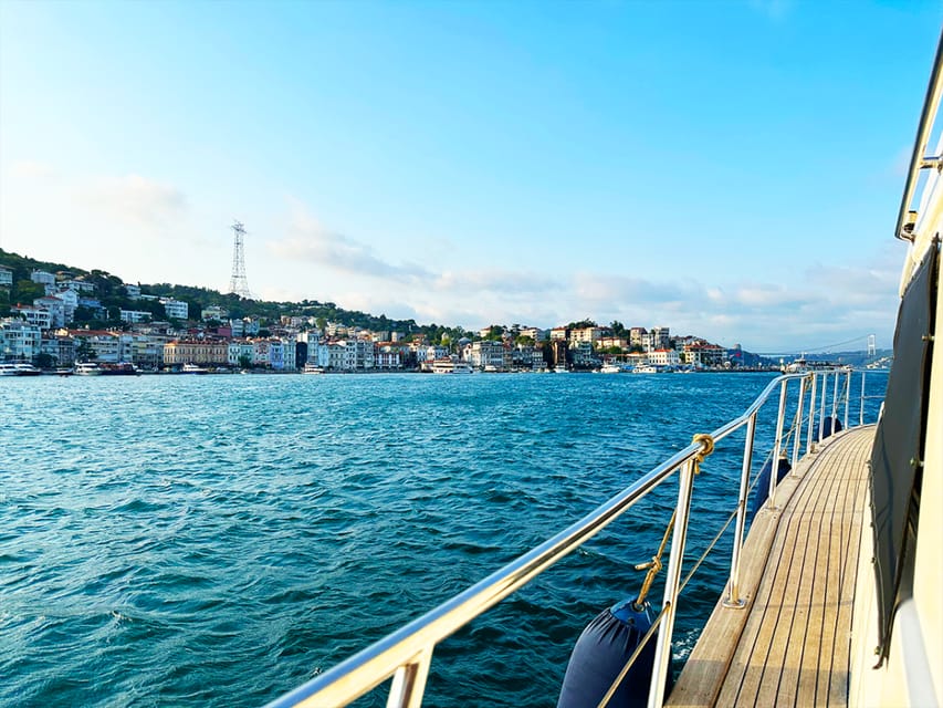 Istanbul: Bosphorus and Golden Horn Sunset Yacht Cruise - Topkapı Palace, Galata Tower, and the Golden Horn