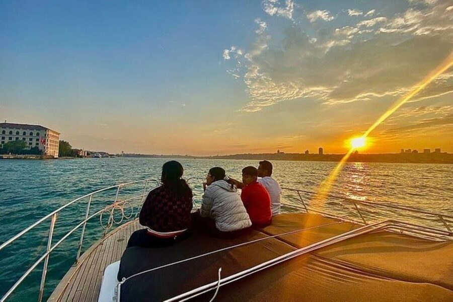 Istanbul: Bosphorus Morning or Sunset Yacht Tour with Snacks - Morning or sunset: choosing the right departure