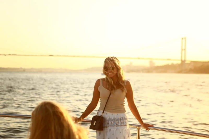 Istanbul: Bosphorus Private Guided Yacht Cruise with Snacks - Dolmabahçe Palace and Çırağan Palace