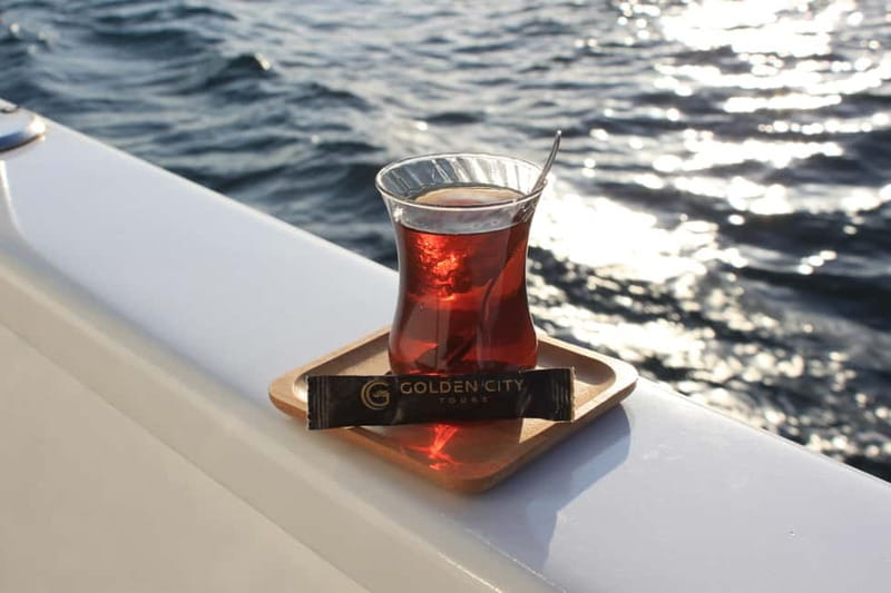 Istanbul: Bosphorus Private Guided Yacht Cruise with Snacks - Rumeli Hisarı and Fatih Sultan Mehmet Bridge