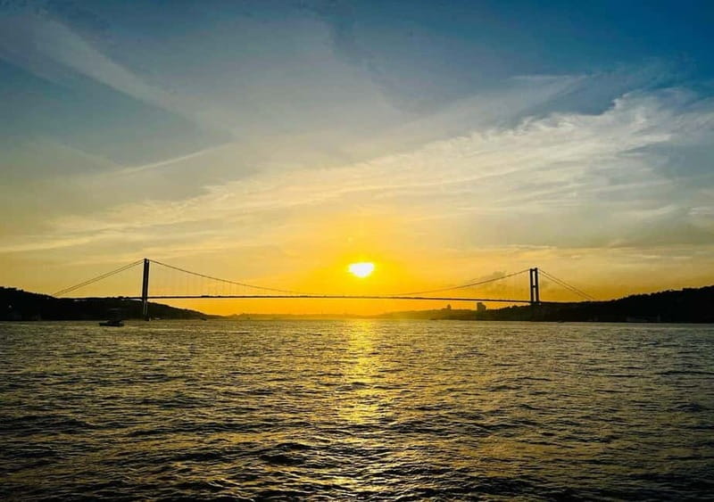 Istanbul: Bosphorus Private Guided Yacht Cruise with Snacks - Anadolu Hisarı and Küçüksu Palace