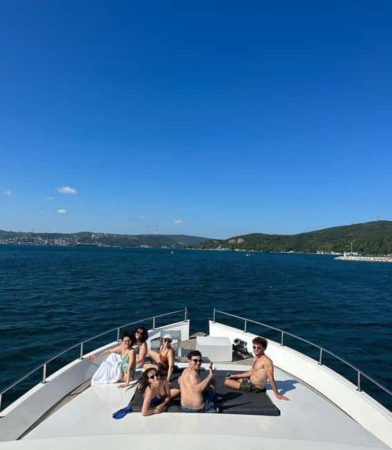 Istanbul: Bosphorus Private Guided Yacht Cruise with Snacks - Beylerbeyi Palace and the Maidens Tower