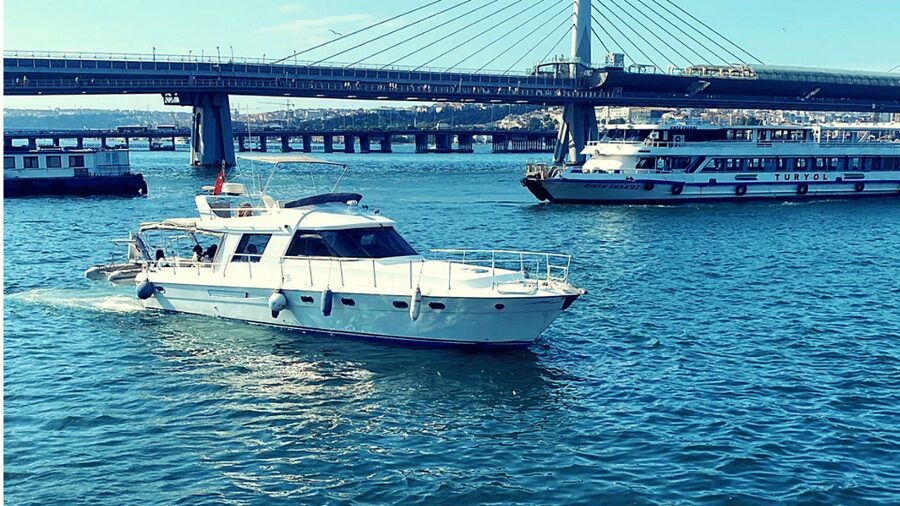 İstanbul: Bosphorus Private Yacht Cruise with Tea and Coffee - What the private yacht setup really means