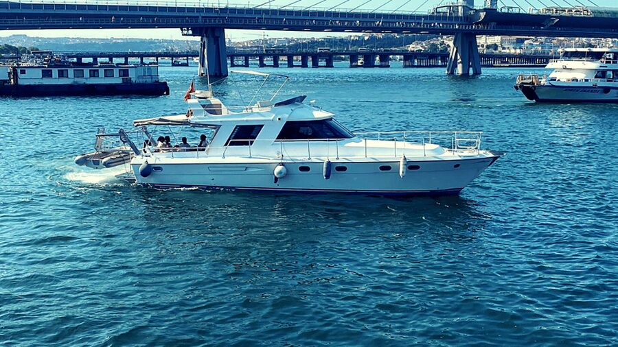 İstanbul: Bosphorus Private Yacht Cruise with Tea and Coffee - Meeting point and planning your day