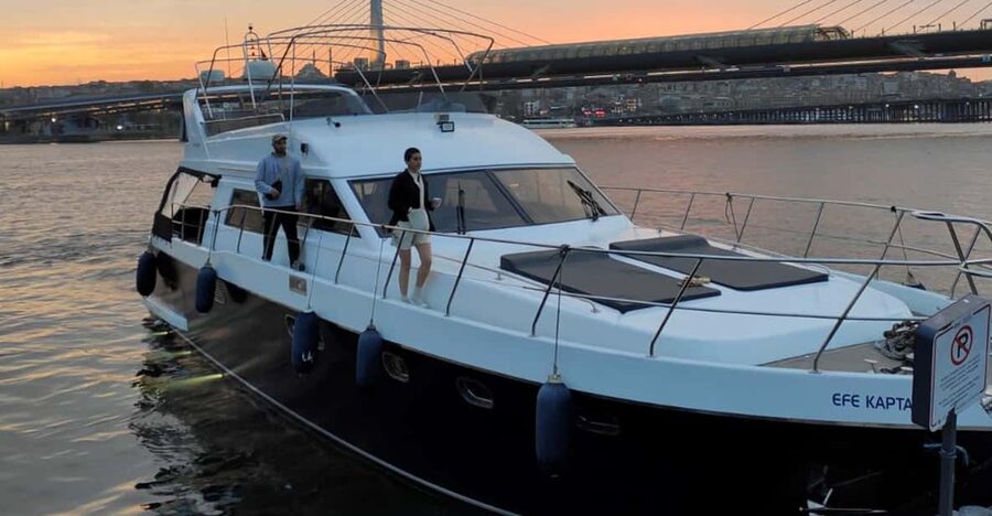 Istanbul: Bosphorus River Sunset Yacht Tour with Commentary - Rumeli Fortress and the northern reach