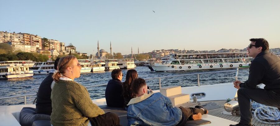 Istanbul: Bosphorus Sunset Cruise on Yacht with Live Guide - Why a sunset cruise is one of Istanbul’s best evening plans