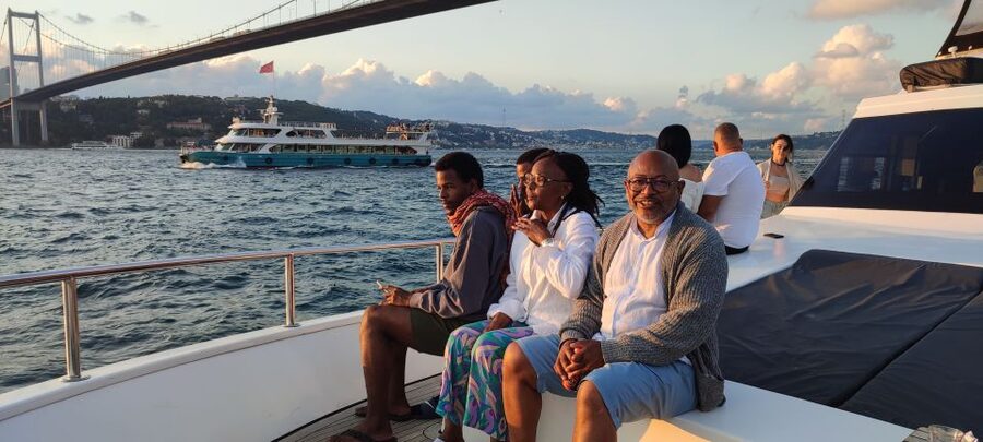 Istanbul: Bosphorus Sunset Cruise on Yacht with Live Guide - Dolmabahçe Palace to Ortaköy Mosque