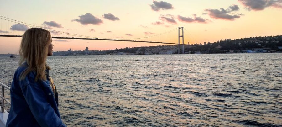 Istanbul: Bosphorus Sunset Cruise on Yacht with Live Guide - Returning along the Asian shore
