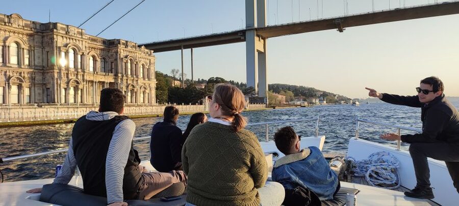 Istanbul: Bosphorus Sunset Cruise on Yacht with Live Guide - Snacks, service, and what you actually get for $19