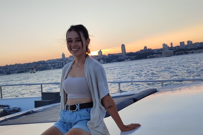 Istanbul Bosphorus Sunset Cruise with Wine on a Luxury Yacht - How good is the guiding?