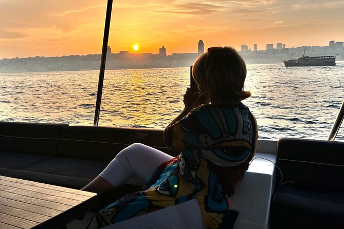 Istanbul Bosphorus Sunset Yacht Cruise - Maiden’s Tower and the Sunset Break