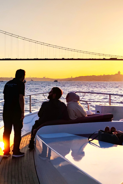 Istanbul: Bosphorus Sunset Yacht Cruise with Live Guide - Who should book this cruise?