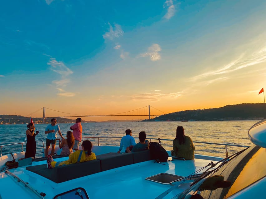 Istanbul: Bosphorus Sunset Yacht Cruise with Live Guide - The guide and the pace of the commentary