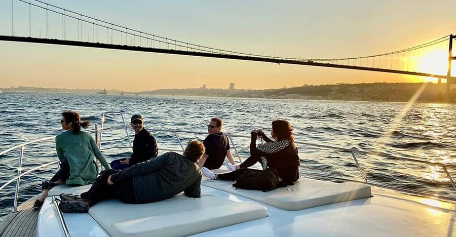 Istanbul: Bosphorus Yacht Cruise at Sunset with Snacks - Key points at a glance