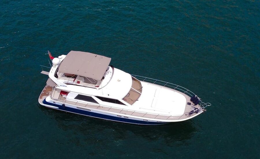 Istanbul: Bosphorus Yacht Cruise at Sunset with Snacks - Should you book this Bosphorus yacht cruise?