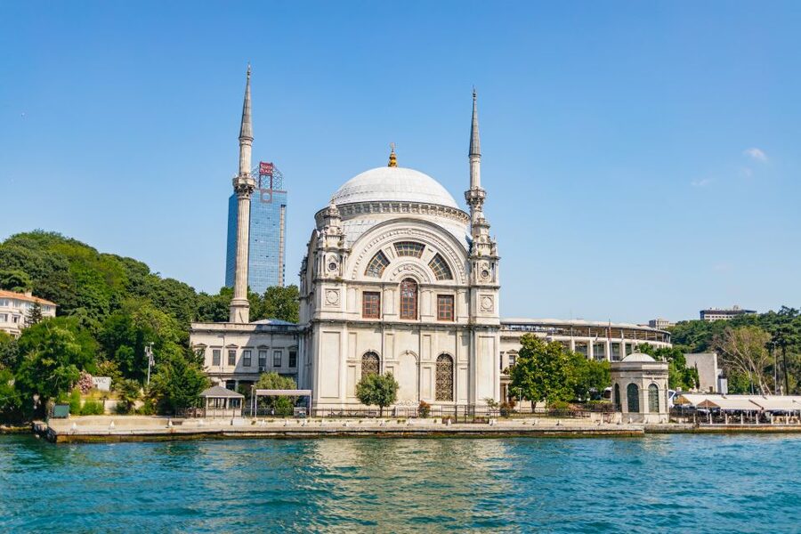 Istanbul: Bosphorus Yacht Cruise with Stopover on Asian Side - Kanlica: a short stop on the Asian shore