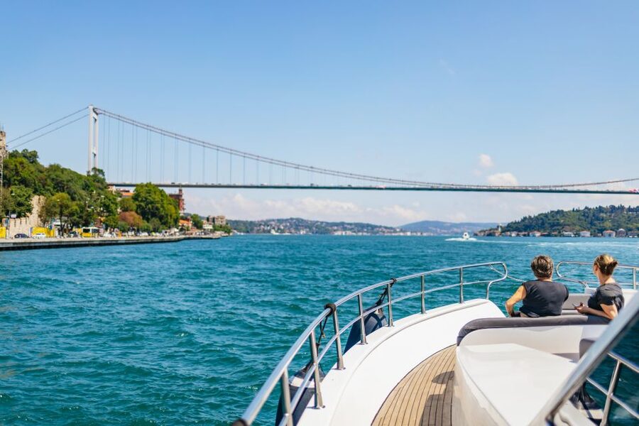 Istanbul: Bosphorus Yacht Cruise with Stopover on Asian Side - Rumeli Fortress and the second bridge