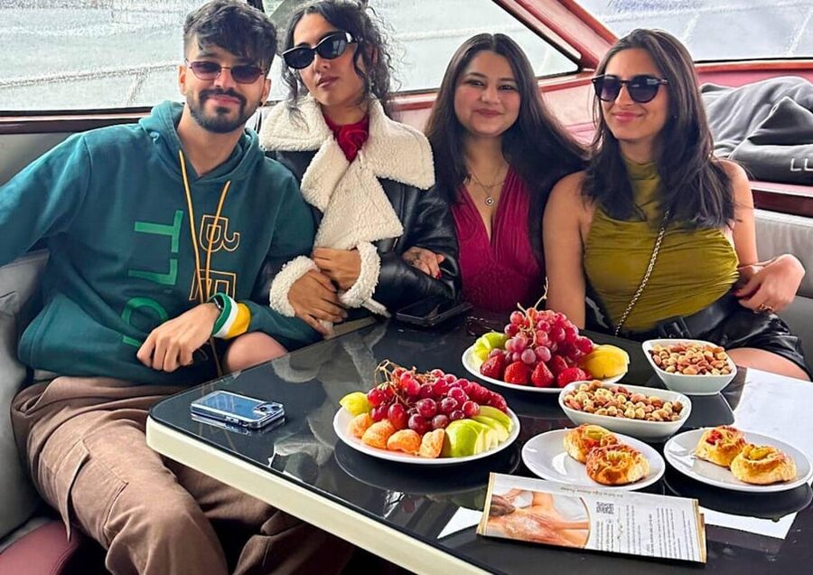 Istanbul: Daytime Bosphorus Yacht Cruise with Fruit & Snacks - Galata Tower, Galata Bridge, and Galataport