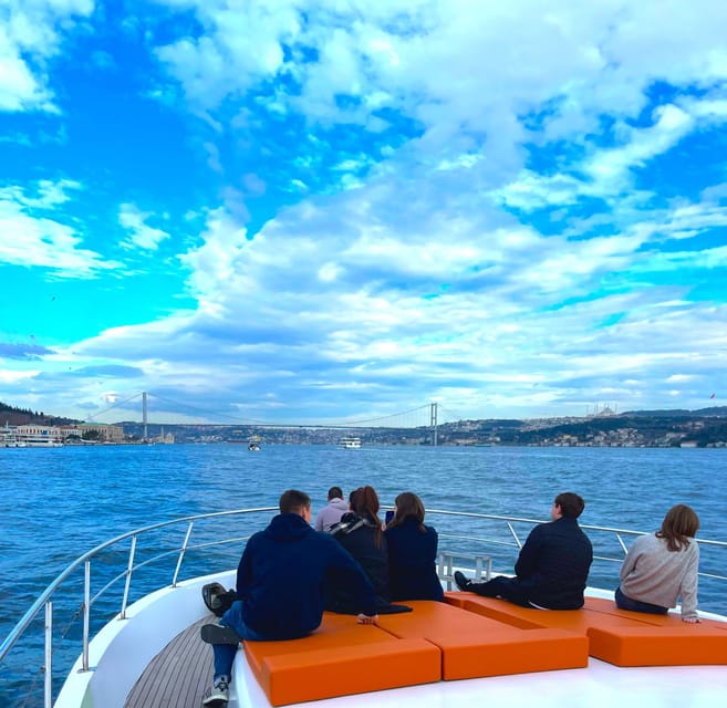 Istanbul: Daytime Bosphorus Yacht Cruise with Fruit & Snacks - Sarayburnu, Eminönü, and the Golden Horn return