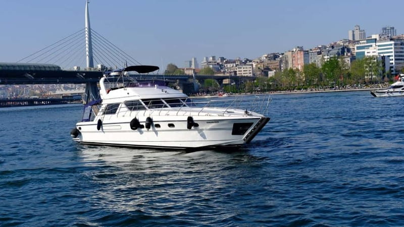 Istanbul: Luxury Yacht on Bosphorus - Dolmabahçe Palace from the water