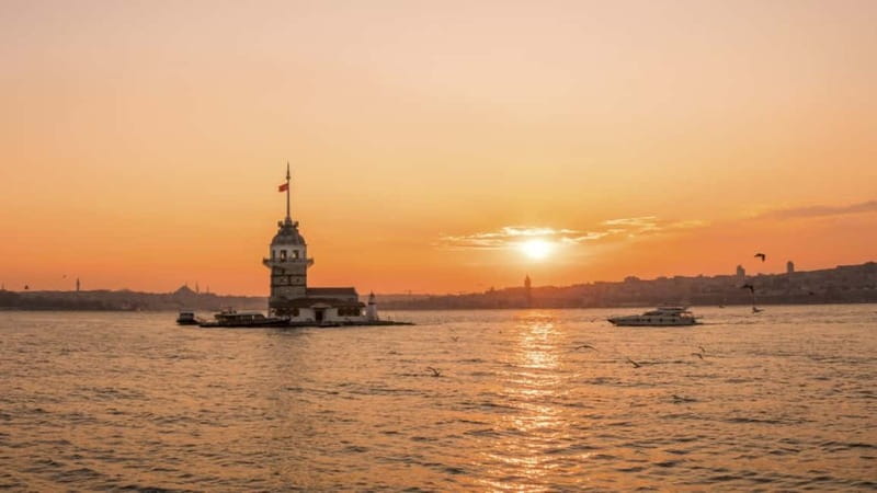 Istanbul: Luxury Yacht on Bosphorus - What is included on the yacht