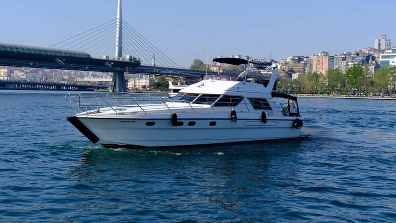 Istanbul: Luxury Yacht on Bosphorus - Leaving Eminönü or Karaköy for the Bosphorus