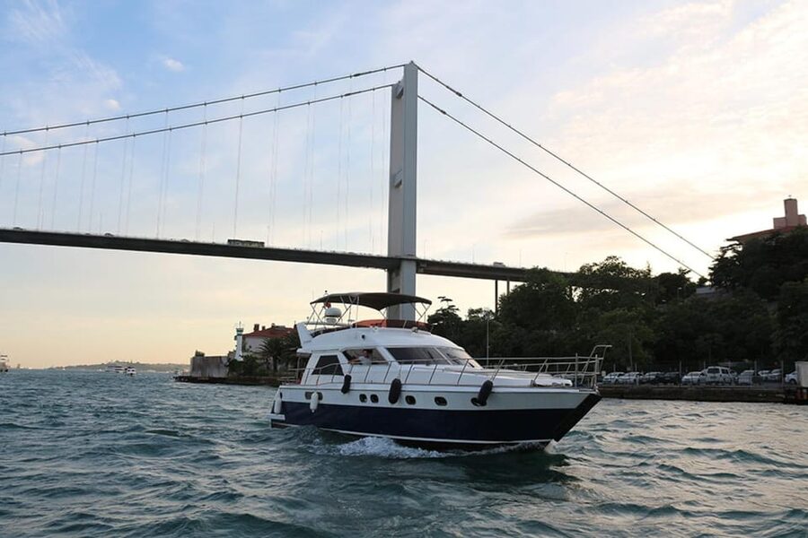 Istanbul: Luxury Yacht Tour at Sunset w Snacks - Key points to know before you book