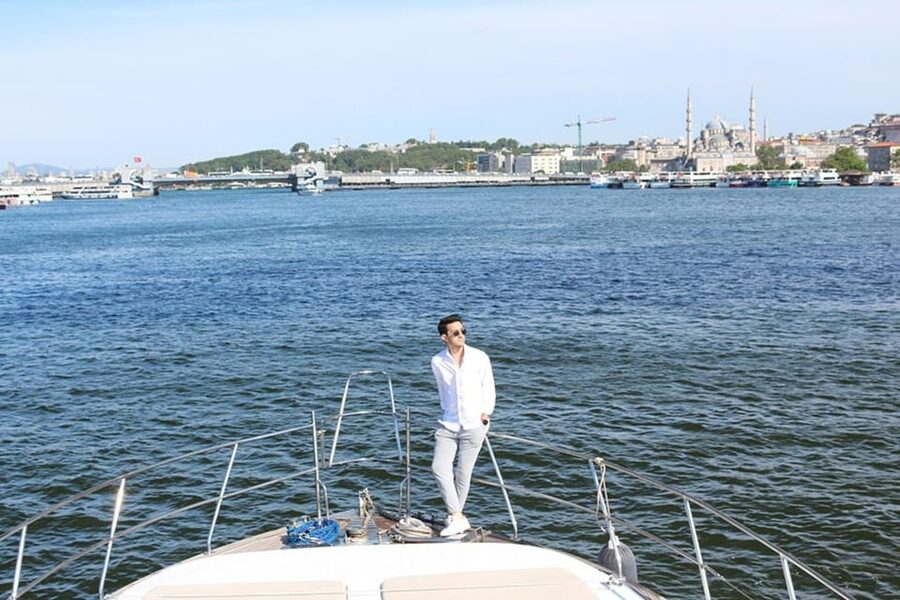 Istanbul: Luxury Yacht Tour at Sunset w Snacks - Why a sunset sail works so well in Istanbul
