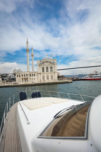 Istanbul: Luxury Yacht Tour at Sunset w Snacks - Snacks, fruit, tea, and your own drinks