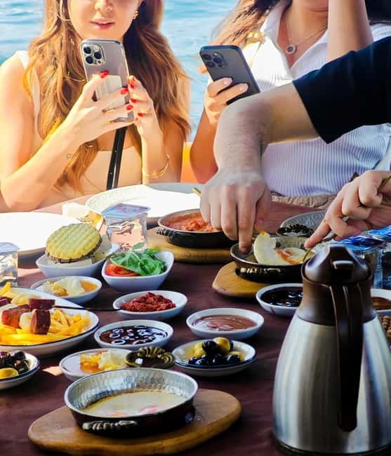 Istanbul: Morning Bosphorus Yacht Cruise w/Turkish Breakfast - Why a morning Bosphorus cruise works so well