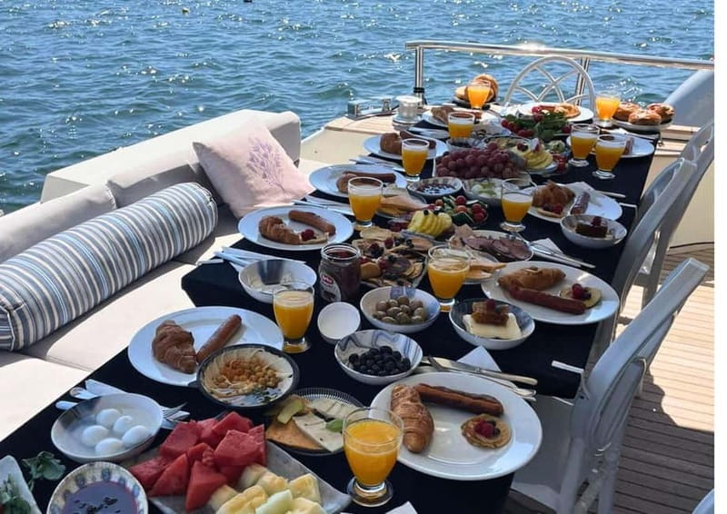 Istanbul: Morning Bosphorus Yacht Cruise w/Turkish Breakfast - Bebek, Kuleli, and Beylerbeyi Palace