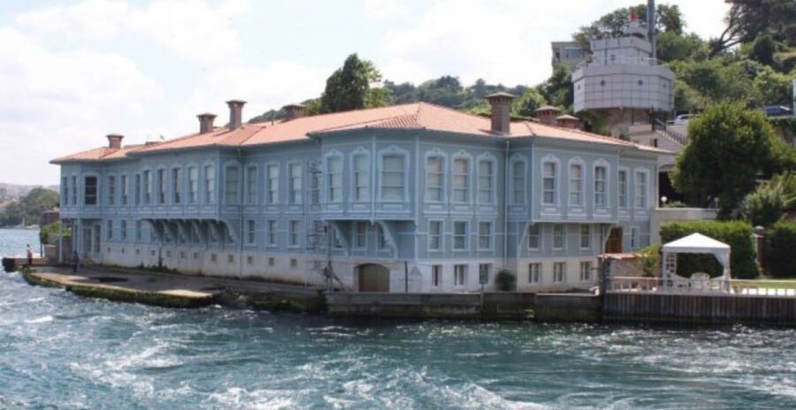Istanbul: Private Bosphorus Cruise By Luxury Yacht - Dolmabahçe Palace and the European shore