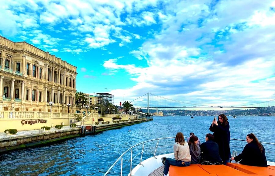 Istanbul: Private Bosphorus Cruise on Luxury Yacht - Choosing the right time of day