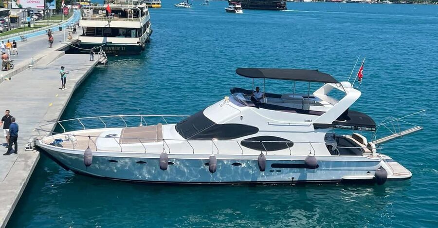 Istanbul: Private Bosphorus Strait Sightseeing Yacht Cruise - The Asian shore: Anadolu Fortress and Beylerbeyi Palace
