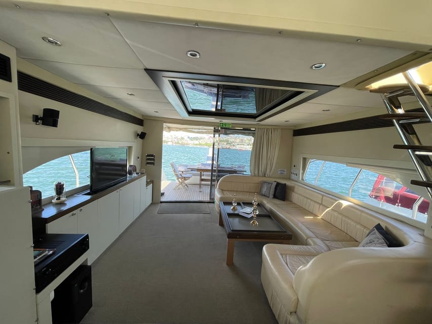 İstanbul: Private Bosphorus Tour On Luxury Yacht Pre#2 - Dolmabahçe Palace from the water