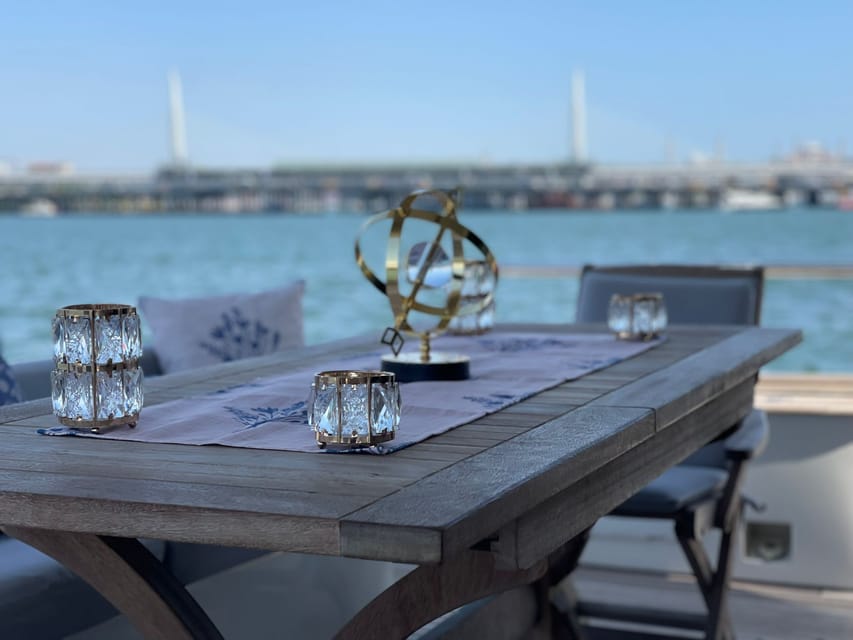 İstanbul: Private Bosphorus Tour On Luxury Yacht Pre#2 - Üsküdar Seaside and Maiden’s Tower