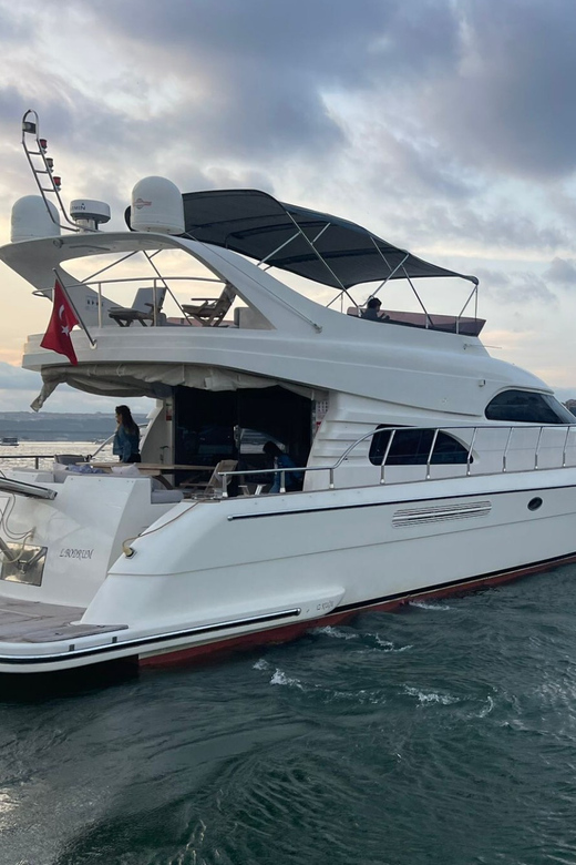 İstanbul: Private Bosphorus Tour On Luxury Yacht Pre#2 - What is included, and what costs extra
