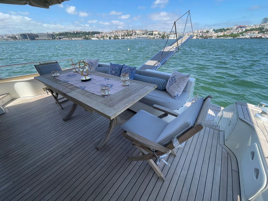 İstanbul: Private Bosphorus Tour On Luxury Yacht Pre#2 - Balat Parkı to Atatürk Bridge