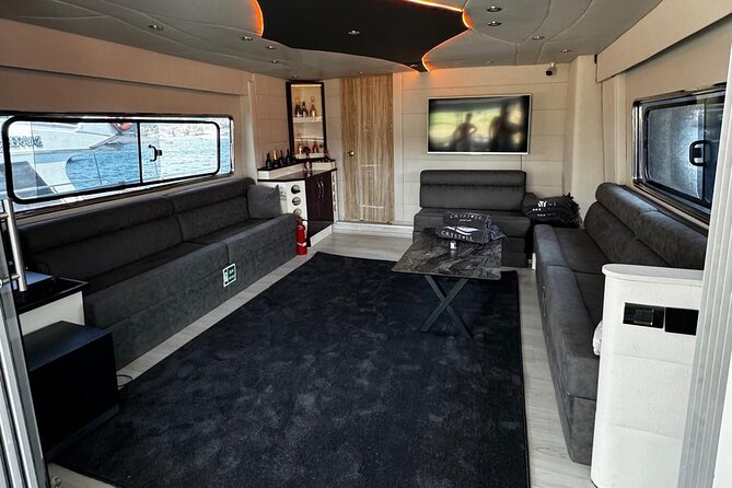Istanbul Private Luxury Yacht on Bosphorus 25 Meter 82 Feet - Maiden’s Tower and the return toward the old city