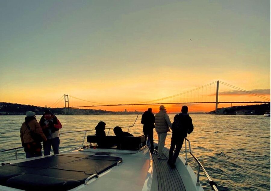 Istanbul: Small-Group Luxury Yacht Sunset Cruise w/ Snacks - Boarding at Karaköy and Settling In