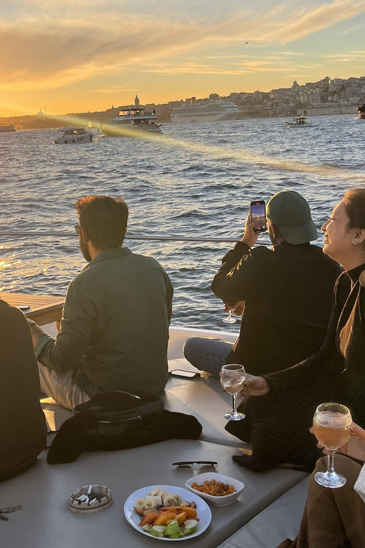 Istanbul: Small Group Yacht Tour with Unlimited Wine - The Golden Horn gives you a calm start