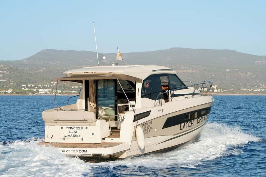 Jeanneau NC33 - Luxury Yacht Charter to Blue Lagoon - Inside the Jeanneau NC33