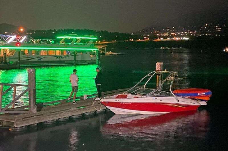 Kelowna: Tiki Party Yacht Rental - A Tiki boat built for group time