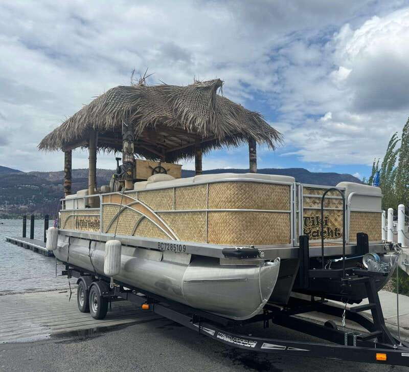 Kelowna: Tiki Party Yacht Rental - What happens from departure to return