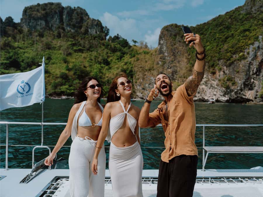 Krabi: 4 Island Premium Yacht with Snorkeling & Clear Kayak - The sunset meal: Pad Thai, shrimp, and something sweet