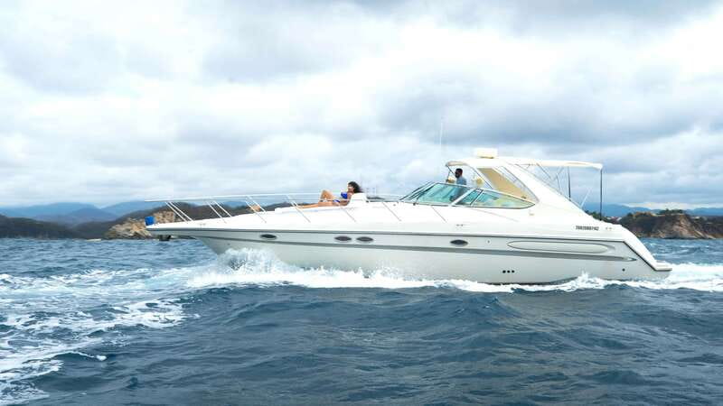 La Crucecita: Private Yacht Cruise in Huatulco with Drinks - A private day along Huatulco’s Pacific coast