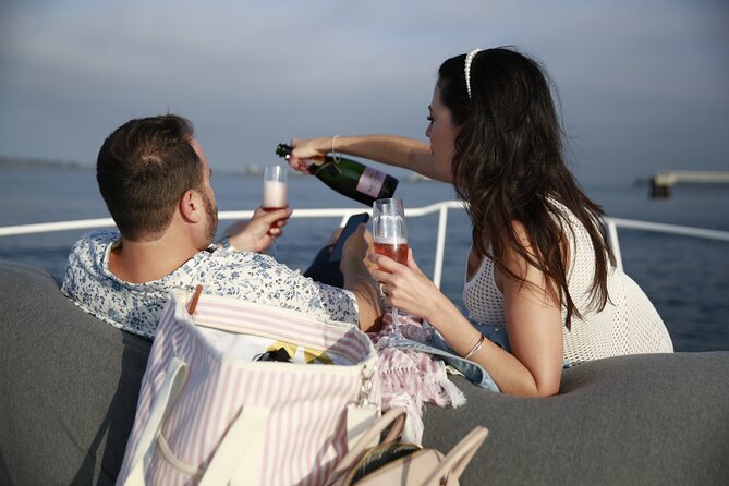 LA: Yacht Private Trip -1 hour (1 ticket covers 1-6 ppl - Captain Ryan and the feel on board